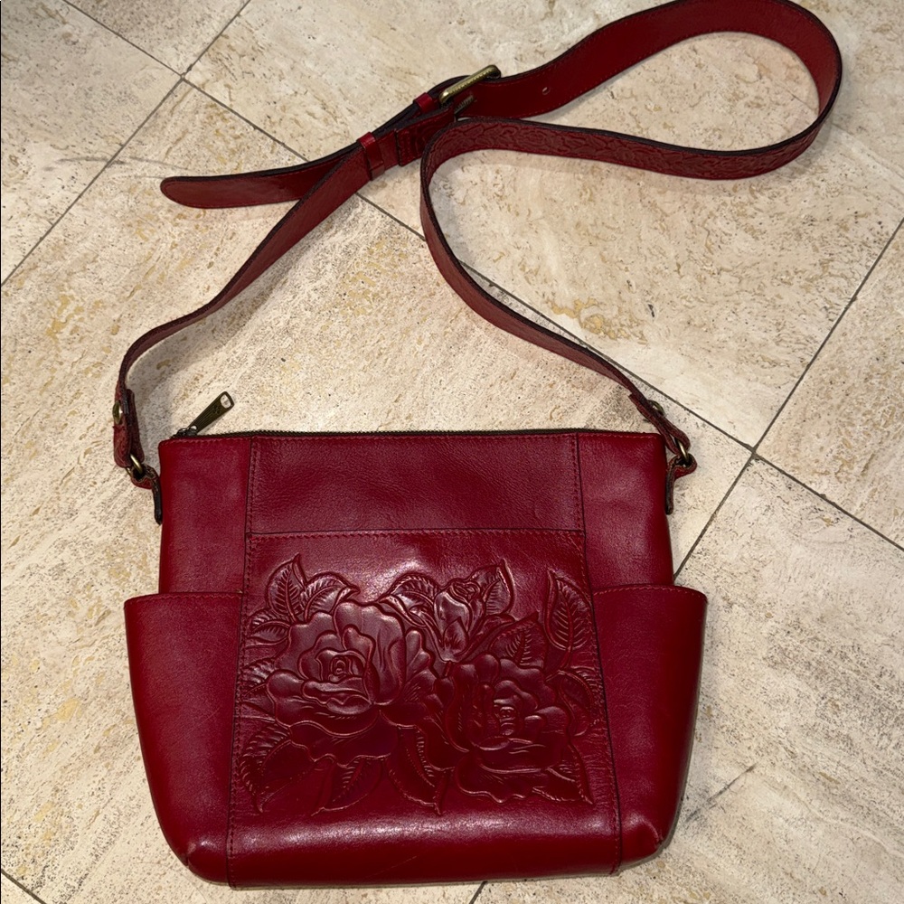 Elegant Red Leather Patricia Nash Shoulder Bag - Picture 2 of 7